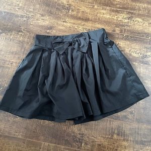 Flowy black bow shorts